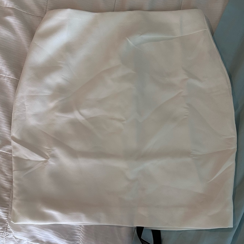 NWOT. Heiress Beverly Hills white mini skirt